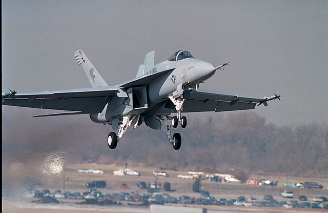 F/A-18E/F Super Hornet landing(Neg#: C35-1406-401)